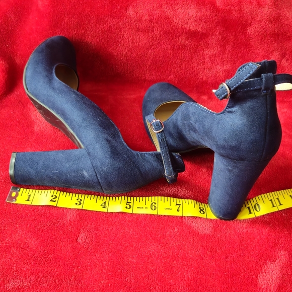 Kaari Blue Navy Blue Suede Ankle Strap Round Toe Heels - Size 7.5 - Picture 2 of 5